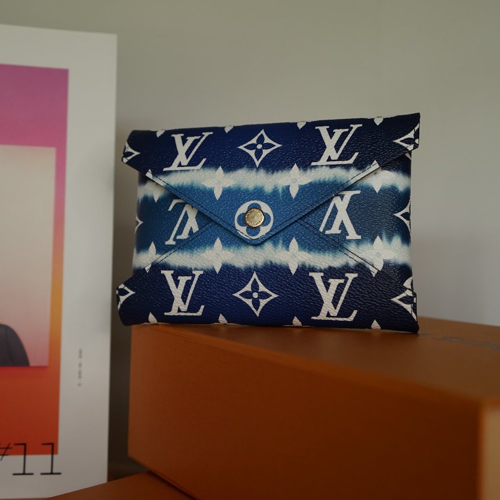 Louis Vuitton Passport envelope- Escale Collection